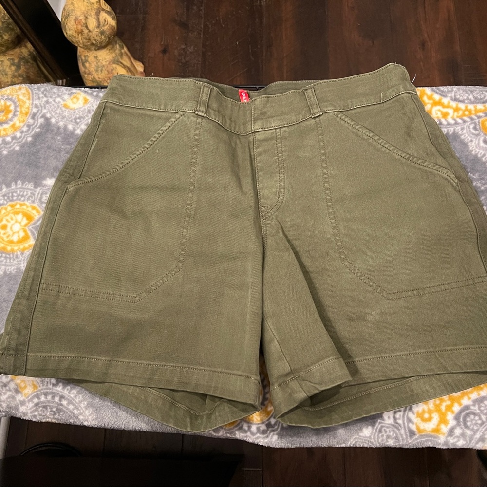 Spanx Stretch Twill 6inch short